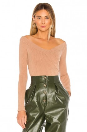  Blusas femininas | Body Theodore da Lovers + Friends em tom neutro