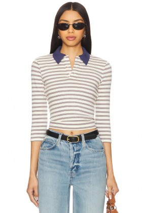  Tops de mujer | Top polo Dafne de Lovers + Friends, color marfil con rayas multicolor